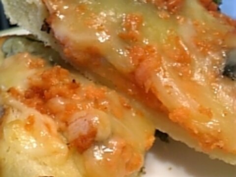 海苔と鮭フレークの簡単ピザトースト♪